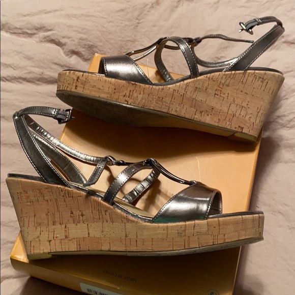 Sandals - Picture 2 of 3